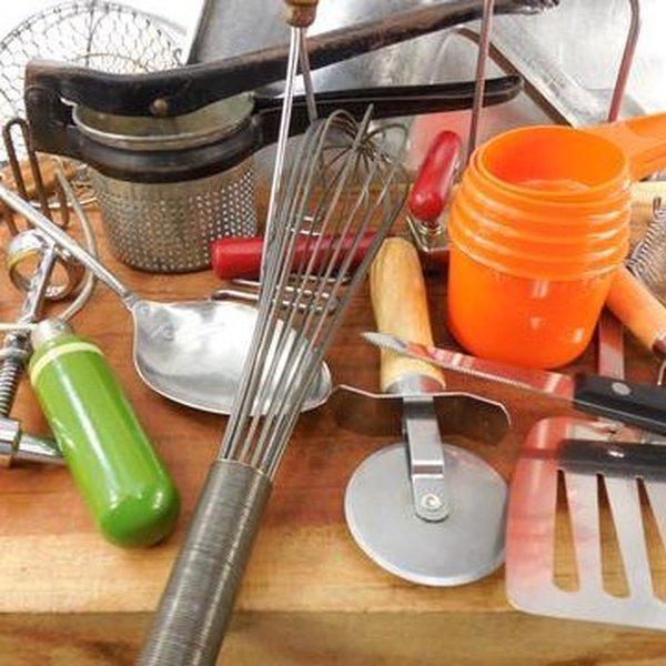 Vintage Ekco Gadgets & Utensils Black Bakelite Handled Kitchen Tools and  Tongs 