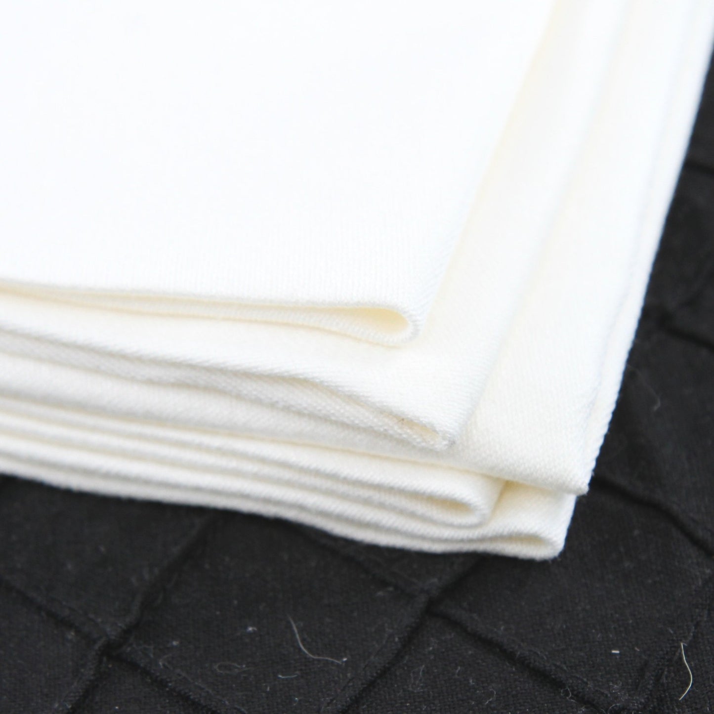 Five Vintage Elegant Damask Dinner Napkins Ivory Tulip Design 17 1/2" X 19"