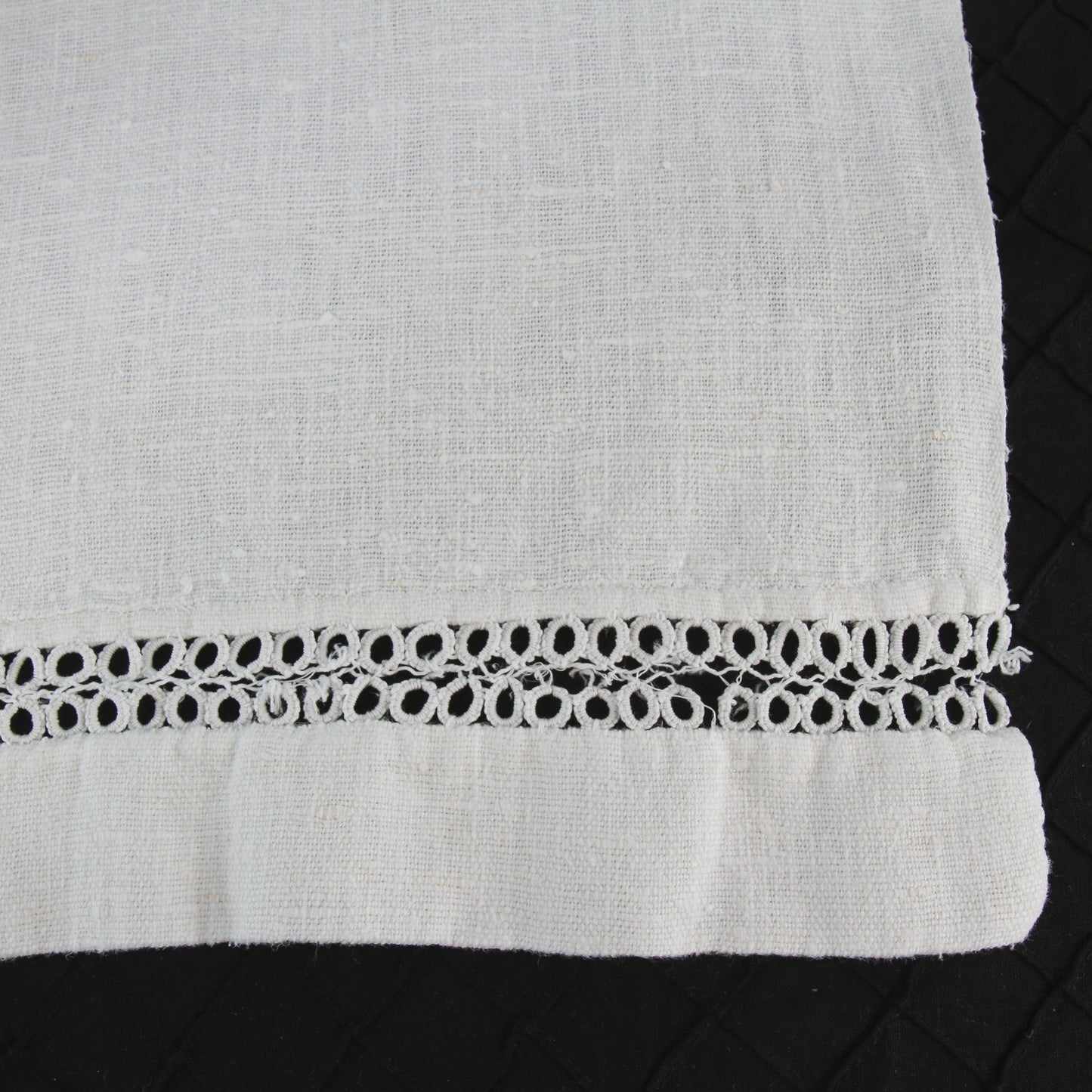 Vintage 1940's Linen Table Runner Heavy Lace Inserts at Ends 35 1/2" X 16"