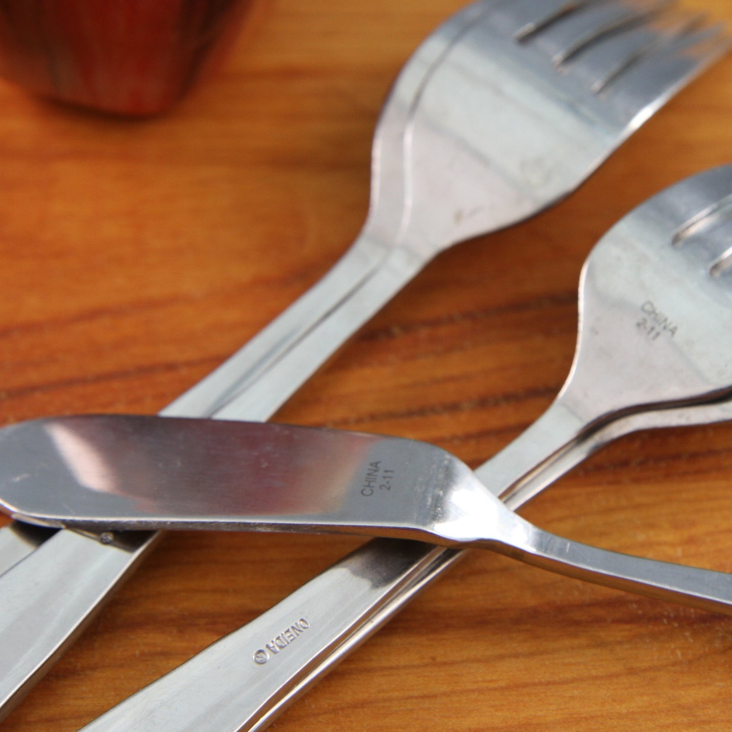 Oneida Tuscany 2-11 Two Dinner Forks, Two Salad Forks, Butter Knife 5 Pieces