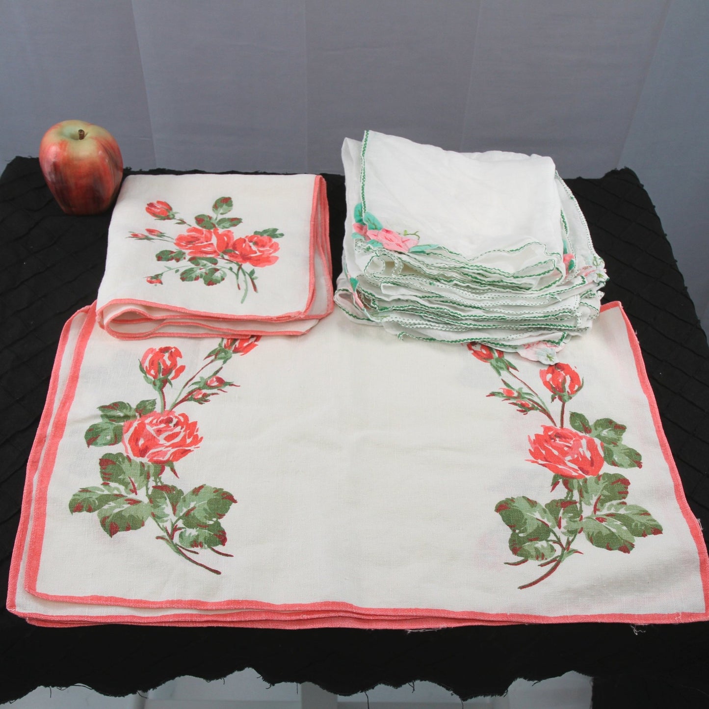 Vintage Collection 15 Pieces Floral Table Linens Roses Applicque