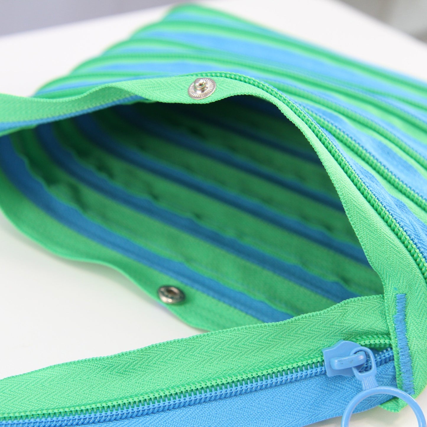 Zip-It Purse Cross Body Bag w/44" Strap 8" X 7 1/2"