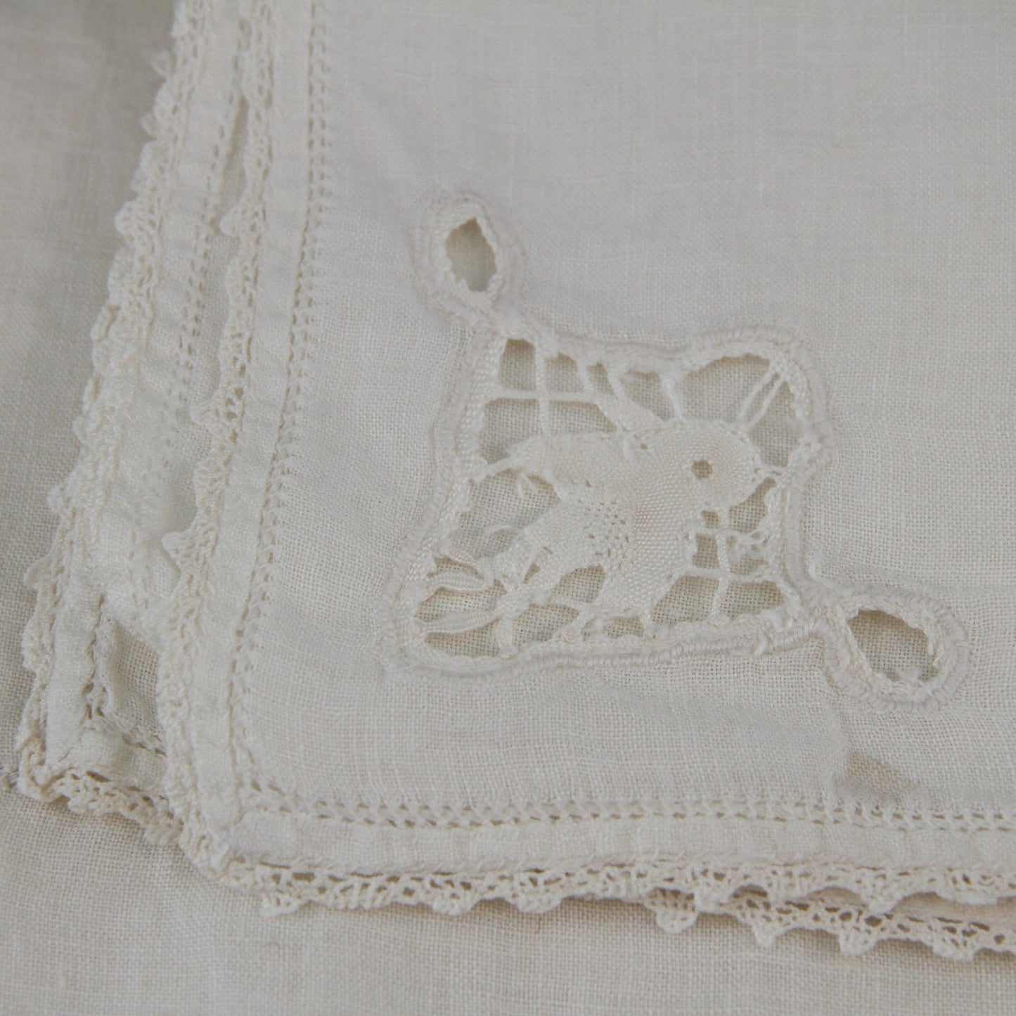 Set Vintage Table Linens- 1 Table Runner- 7 Placemats Battenburg Lace Insets