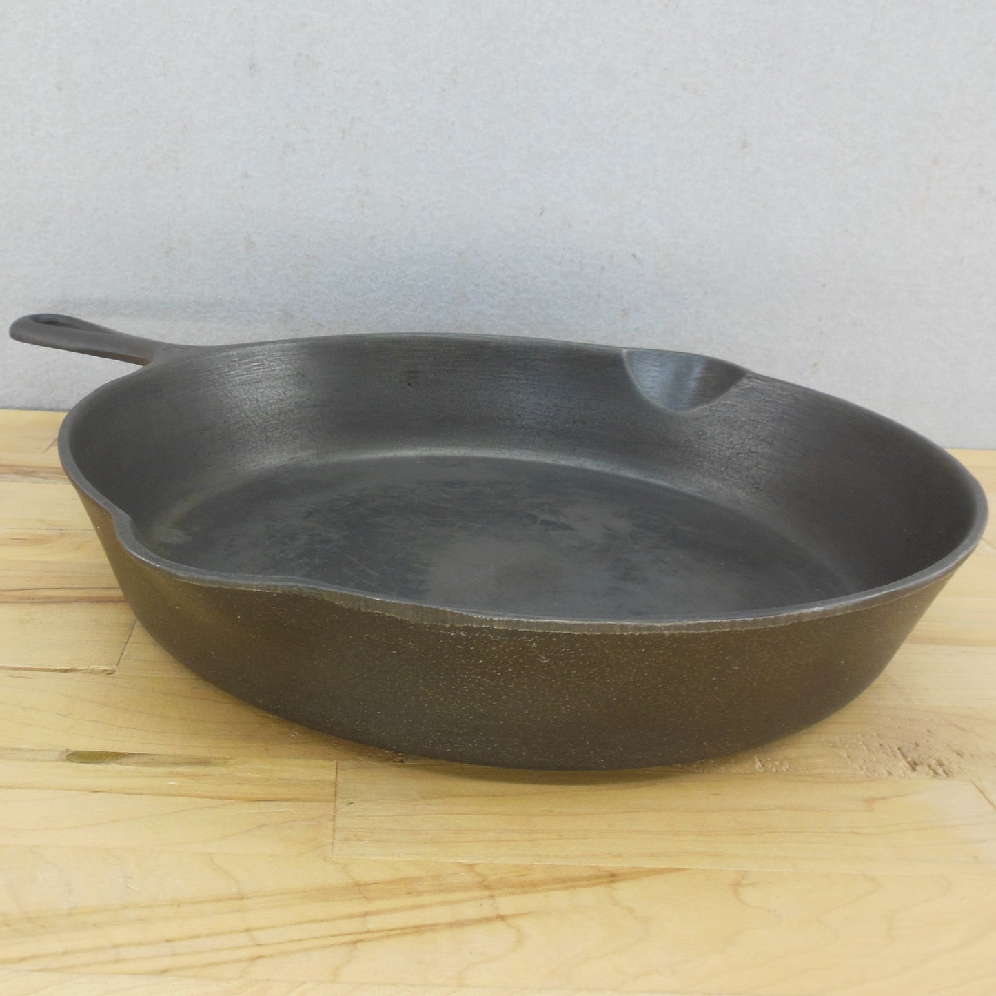 Griswold Cast Iron No. 10 Skillet 716 B Smooth Bottom Lg. Block Logo Used