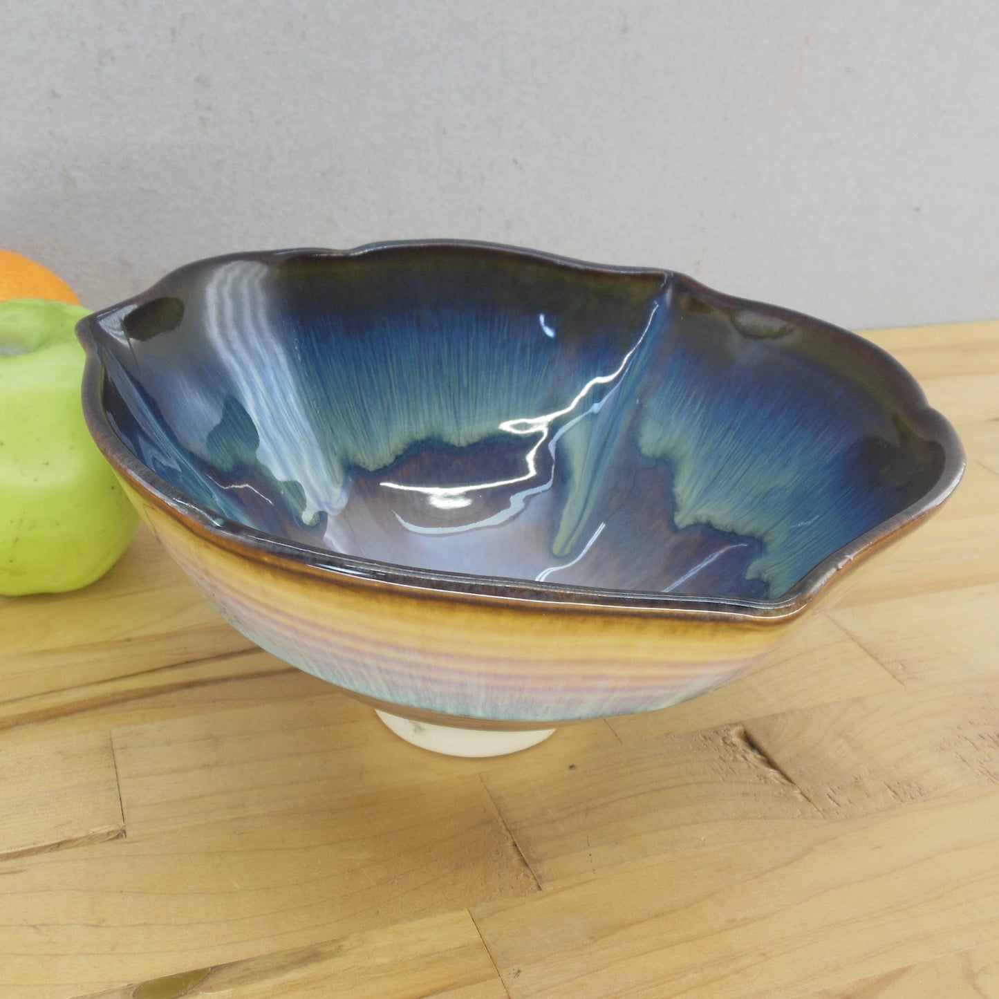 Bill Campbell Pottery Signed 7.75" Drip Glaze Bowl Tri-Point Lotus EUC