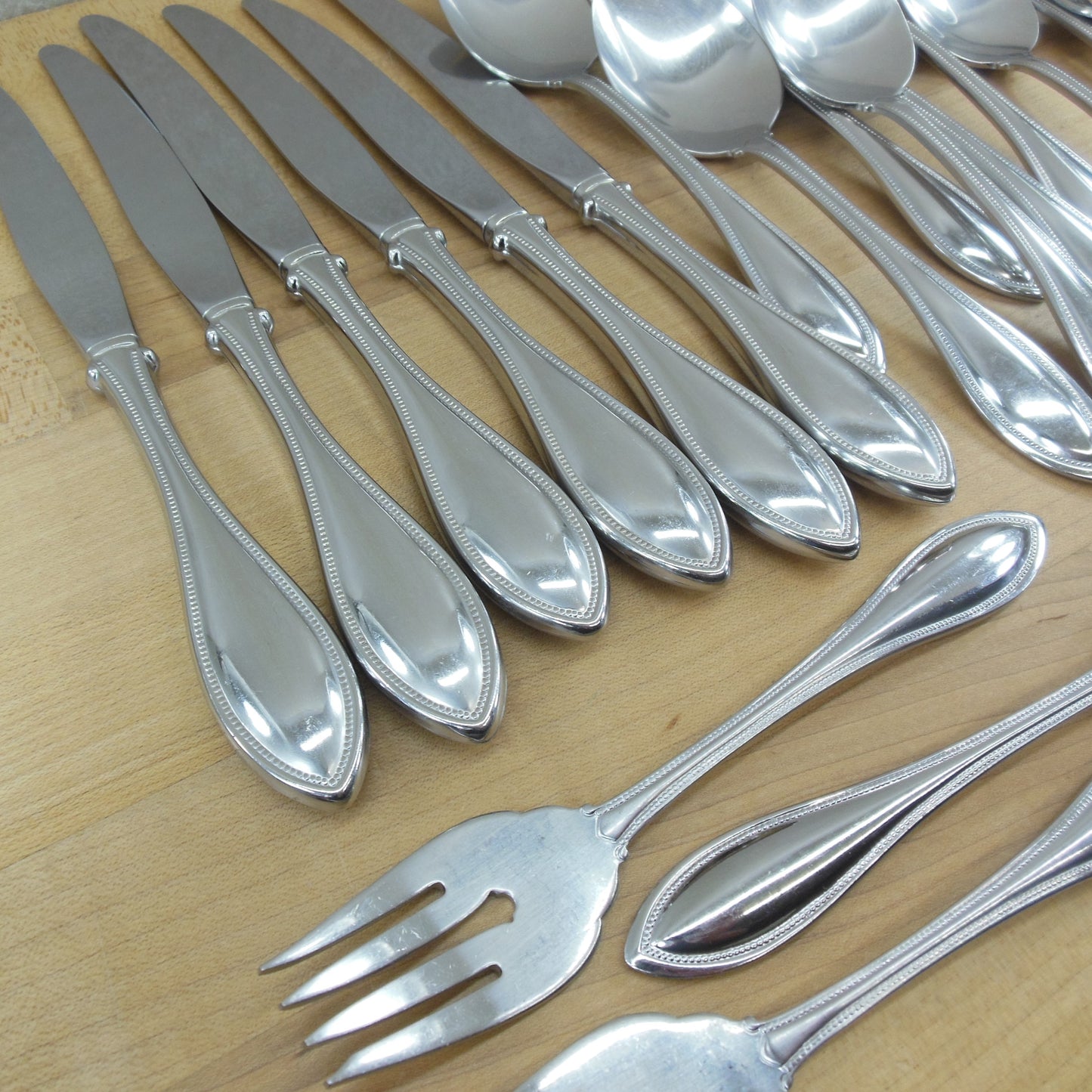 Oneida USA Stainless Arbor American Harmony Beaded Flatware - 24 Lot knives teaspoon