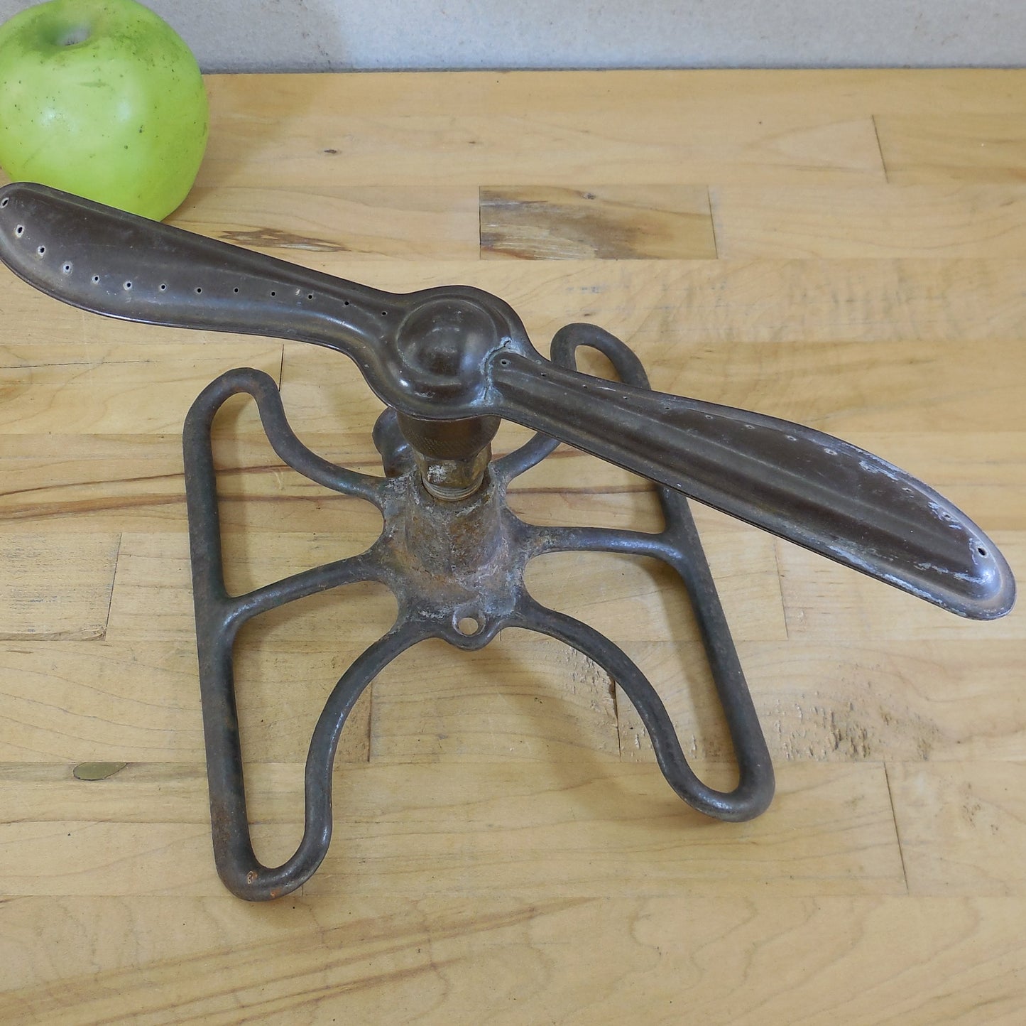 Armstrong USA Aero-Mist Iron Brass Propeller Water Lawn Sprinkler 1930's vintage