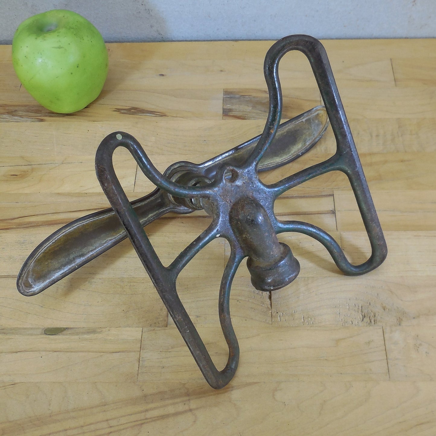 Armstrong USA Aero-Mist Iron Brass Propeller Water Lawn Sprinkler Used