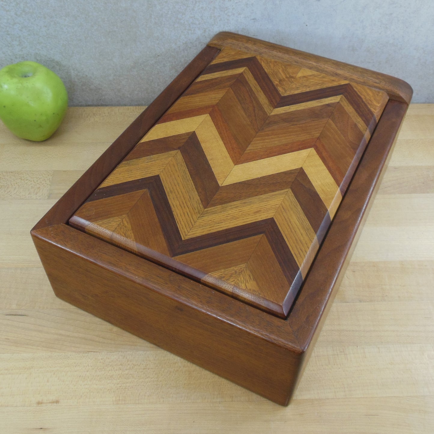 Unsigned Artisan Made Exotic Herringbone Trinket Storage Box Vintage