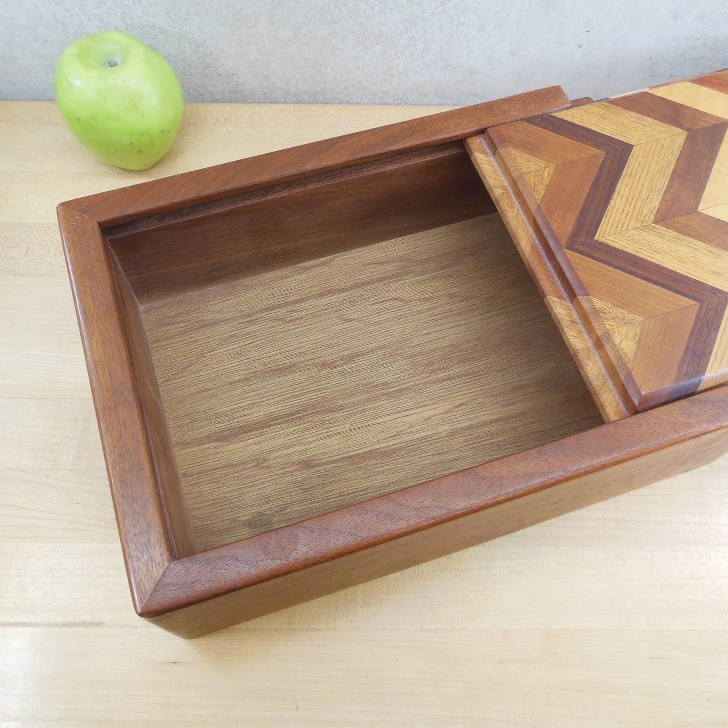 Unsigned Artisan Made Exotic Herringbone Trinket Storage Box sliding lid