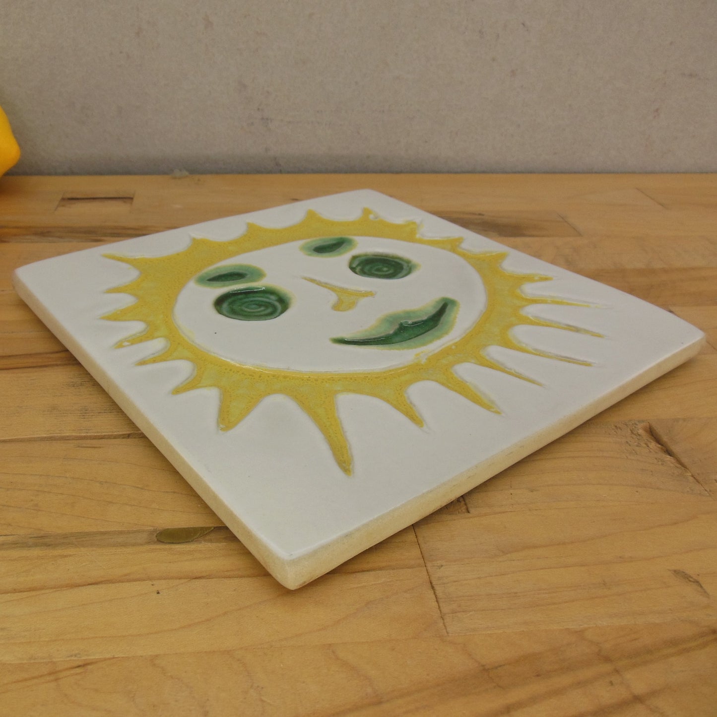Bennington Potters Vermont Yellow Sun Face Tile Trivet Wall Art 1532 Vintage