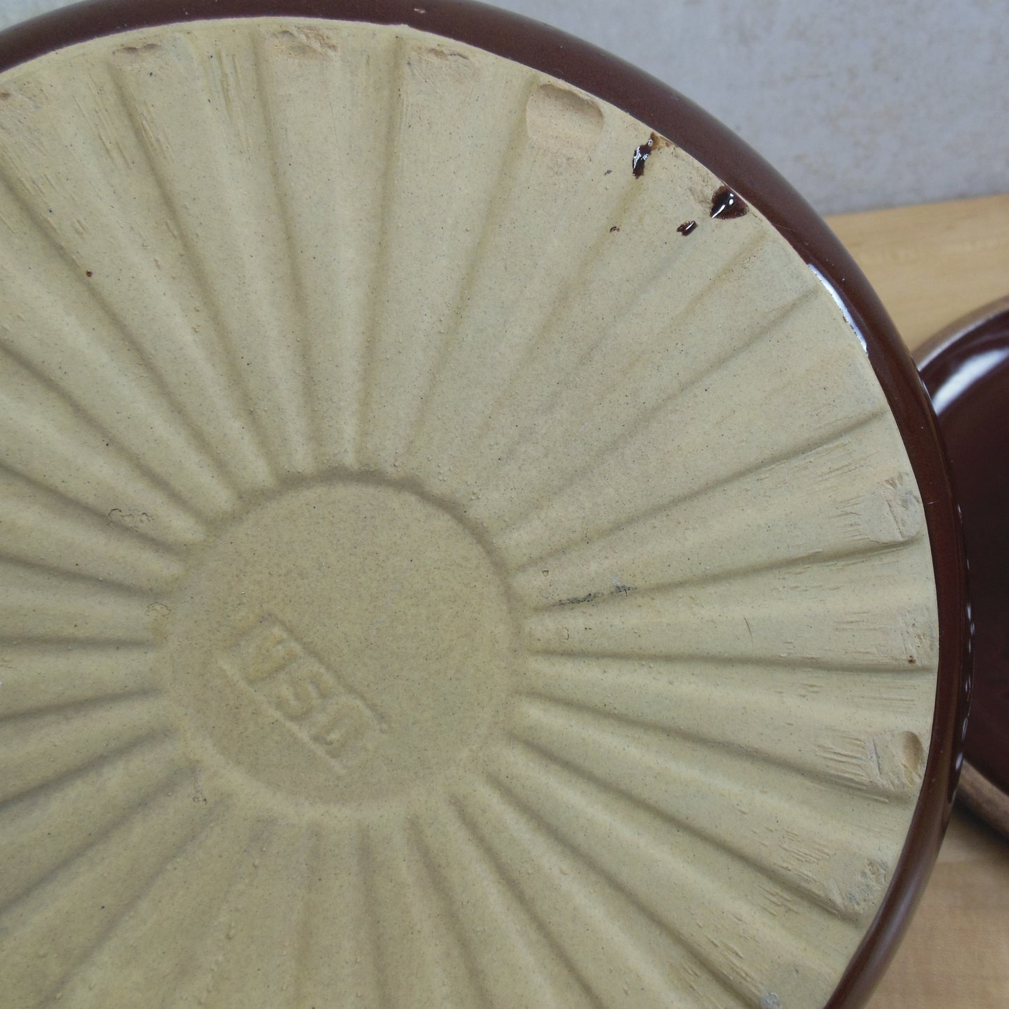 USA Brown Yellow Ware Pottery Bean Chili Pot Lidded Casserole Baker spoke wheel bottom