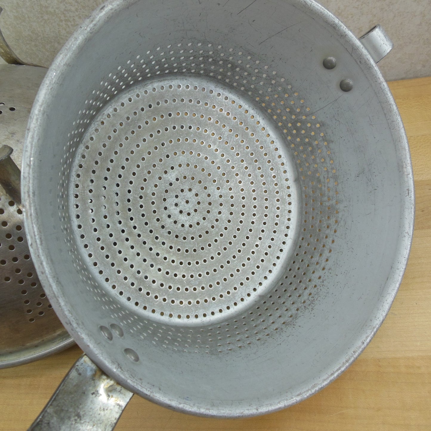 Wear Ever Aluminum No. 3201 Strainer & Unbranded 9" Star Colander Used