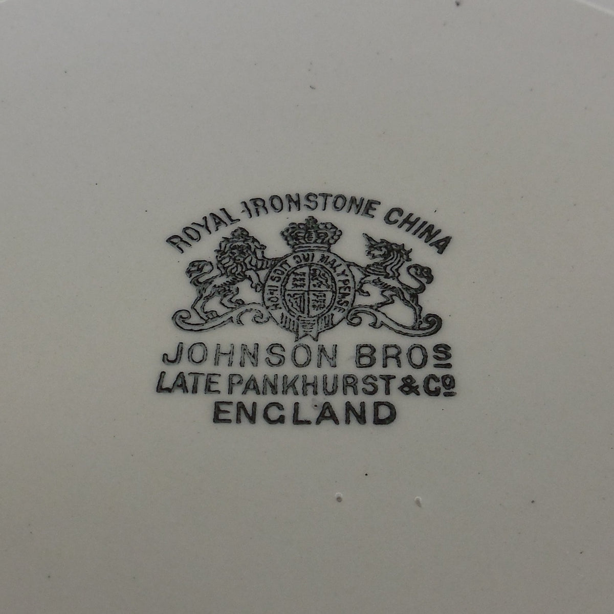 Johnson Brothers England Royal White Ironstone Chamber Pot & Lid