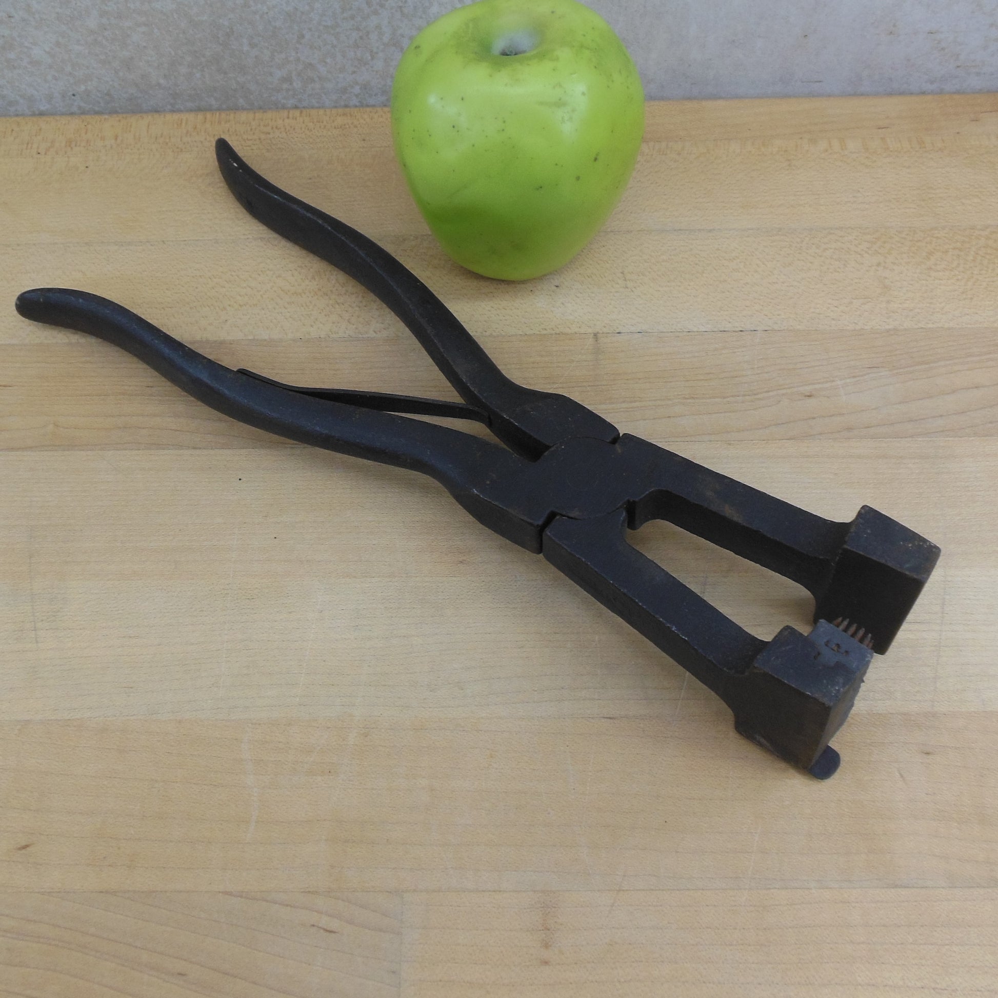 HMO Chicago Livestock Tattoo Pliers Tool 11" - Cattle Sheep Goat Vintage