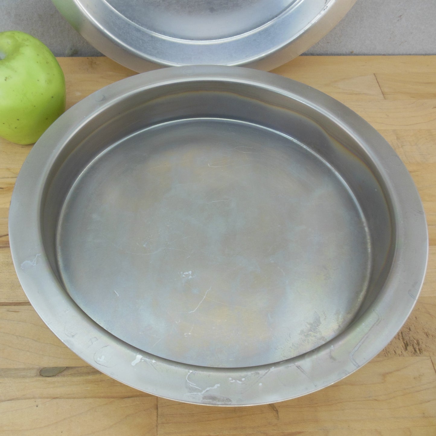 REMA USA Pair Insulated Aluminum Round Cake Pans 9 x 1-3/4 Used