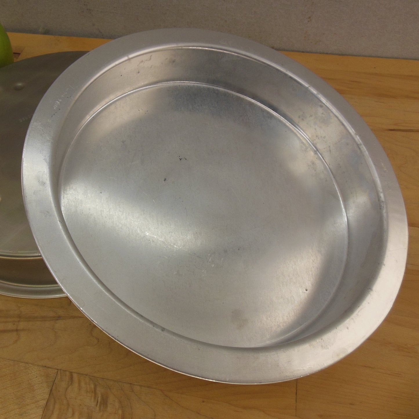 REMA USA Pair Insulated Aluminum Round Cake Pans 9 x 1-3/4 Vintage