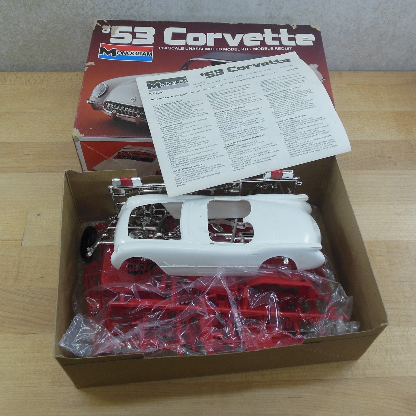Monogram 1982 '53 Corvette Model 1:24 NOS Box Damage