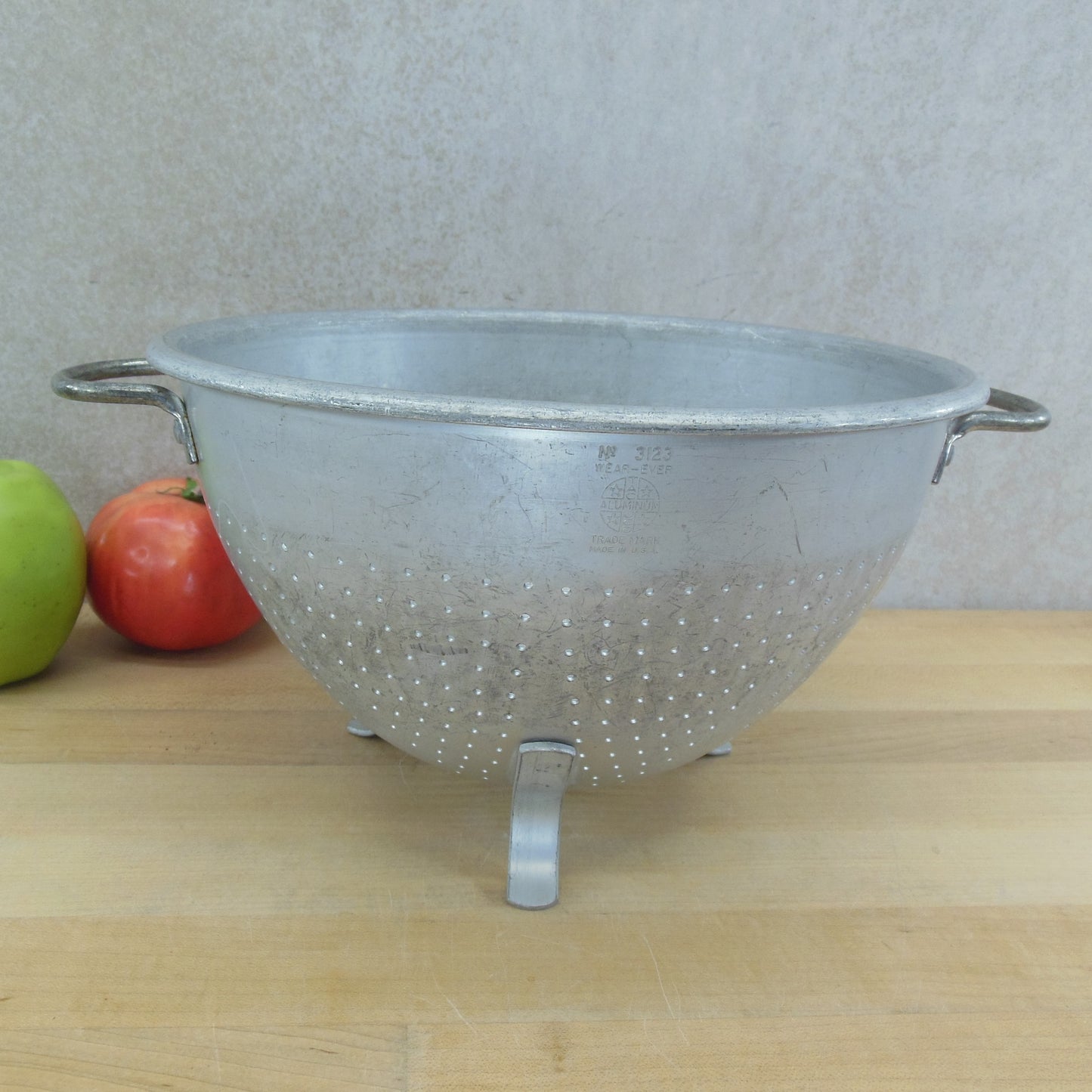 Wear Ever No. 3123 Aluminum 3 Quart Colander Strainer 9"