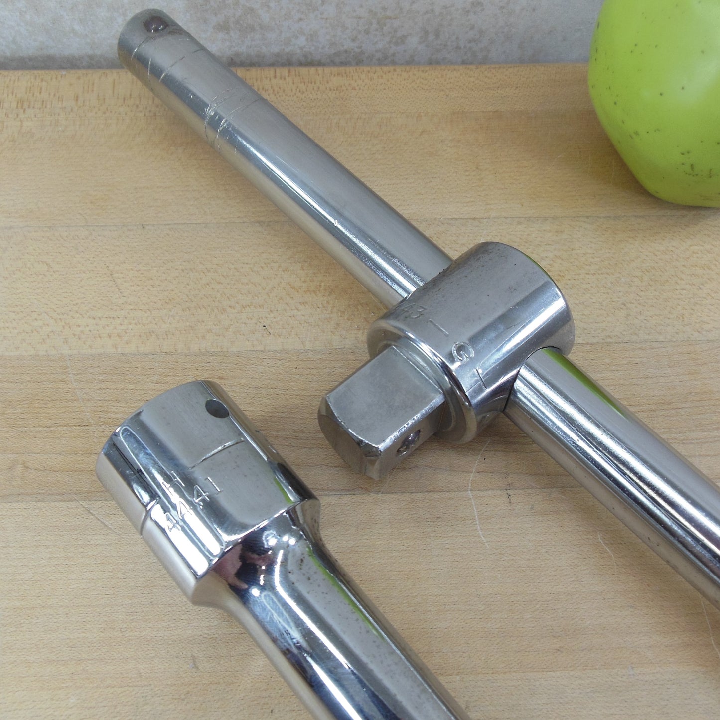 Craftsman USA 3/4" Drive 18" Sliding Breaker Bar 4443G & 8" Extension 4441H used