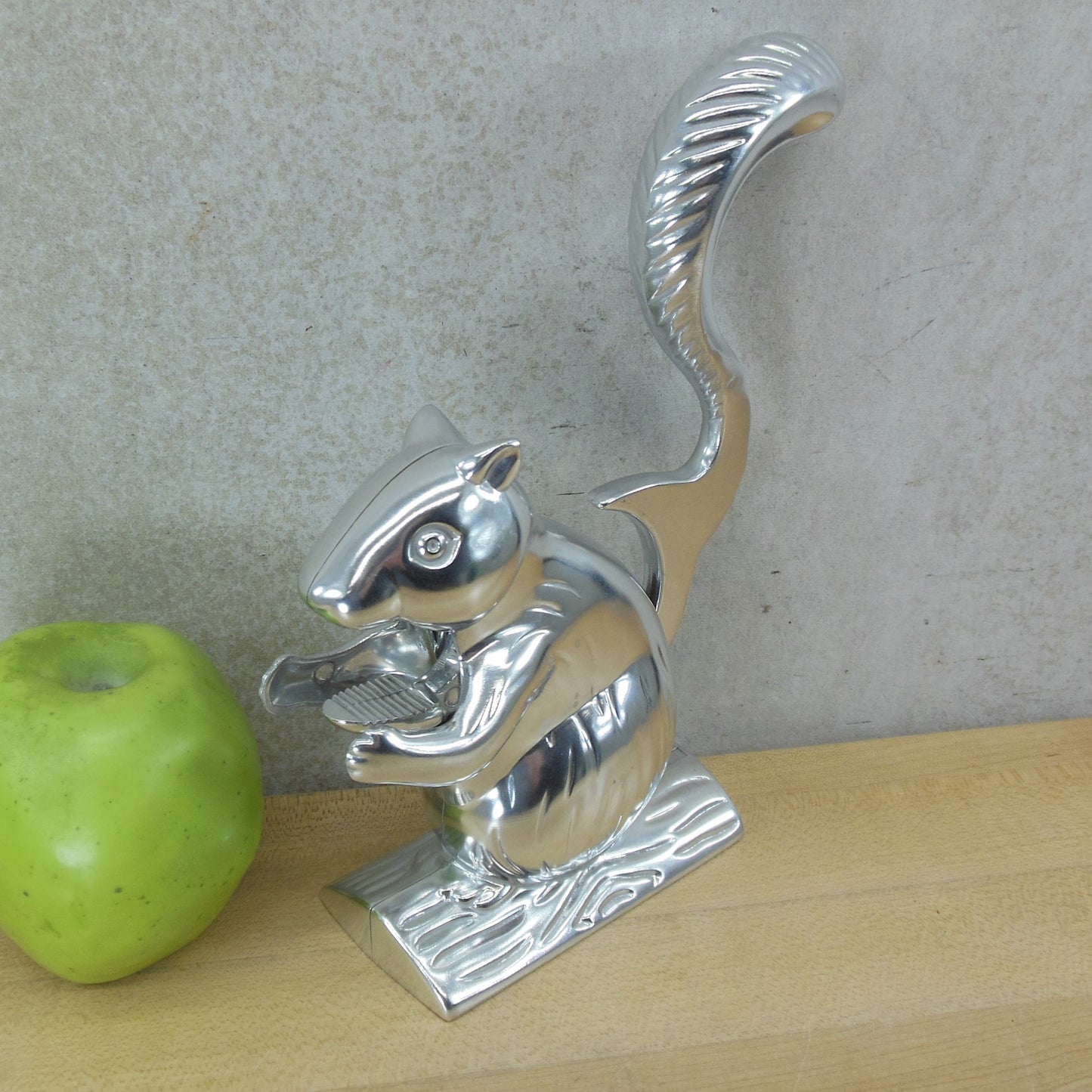 Norpro Davy Crackit The Squirrel Nutcracker Cast Aluminum vintage