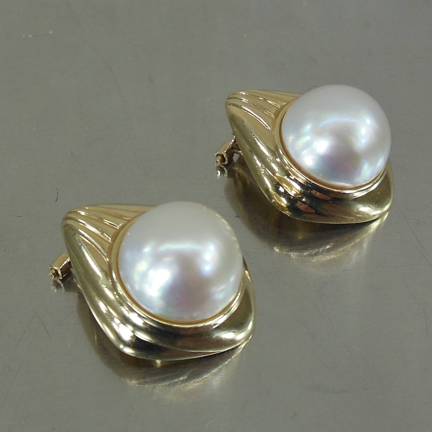 Unbranded 14K Yellow Gold Mabe Pearl Clip Earrings Used