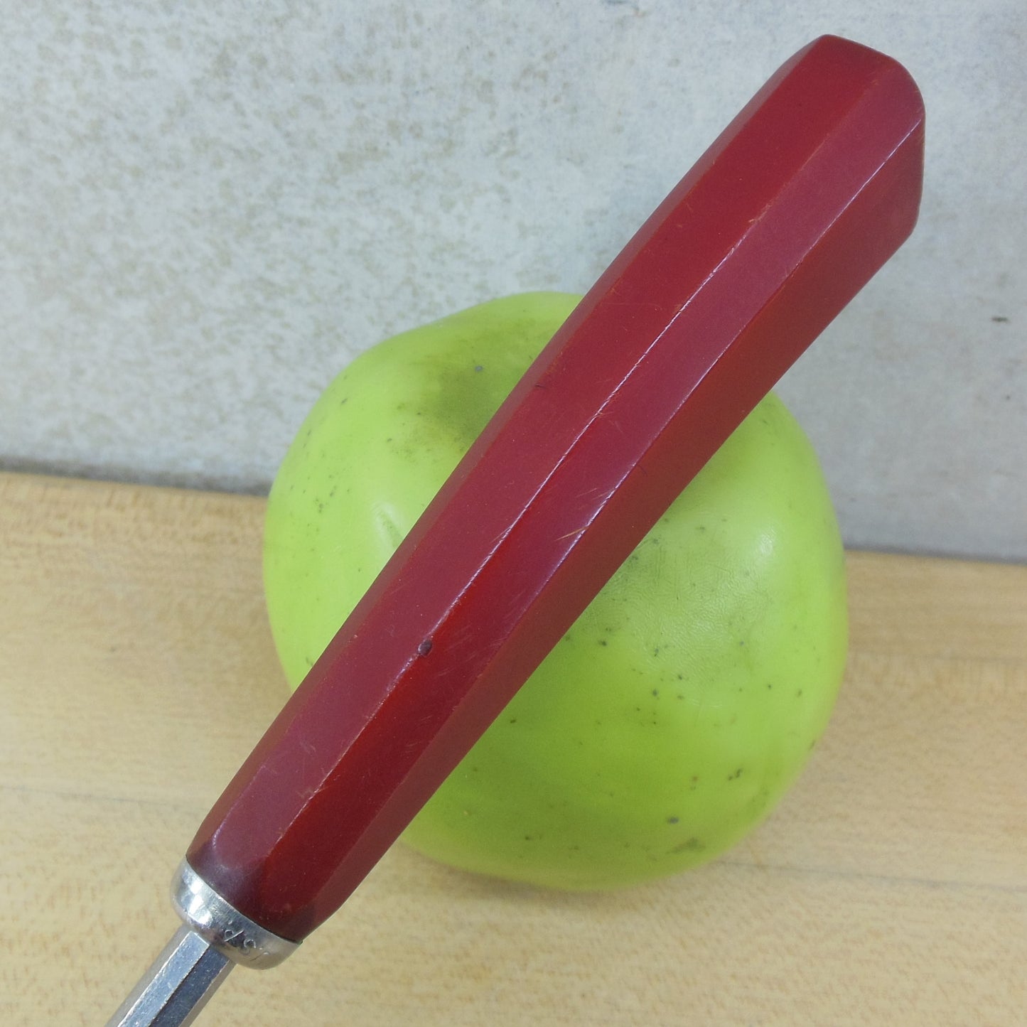 Englishtown USA Stainless Red Bakelite Kitchen Ladle used