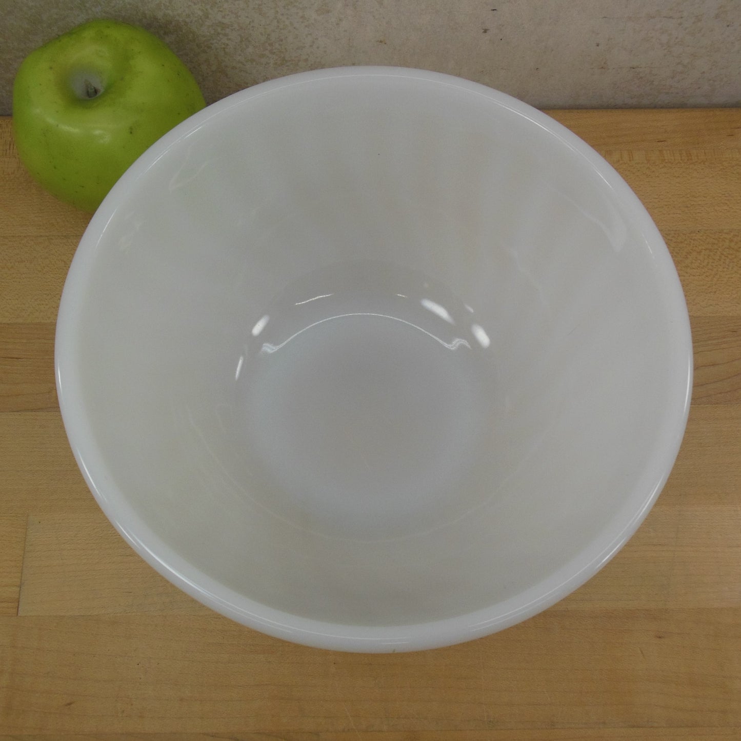 Fire King Anchor Hocking USA Bright White Swirl 8" Glass Bowl vintage