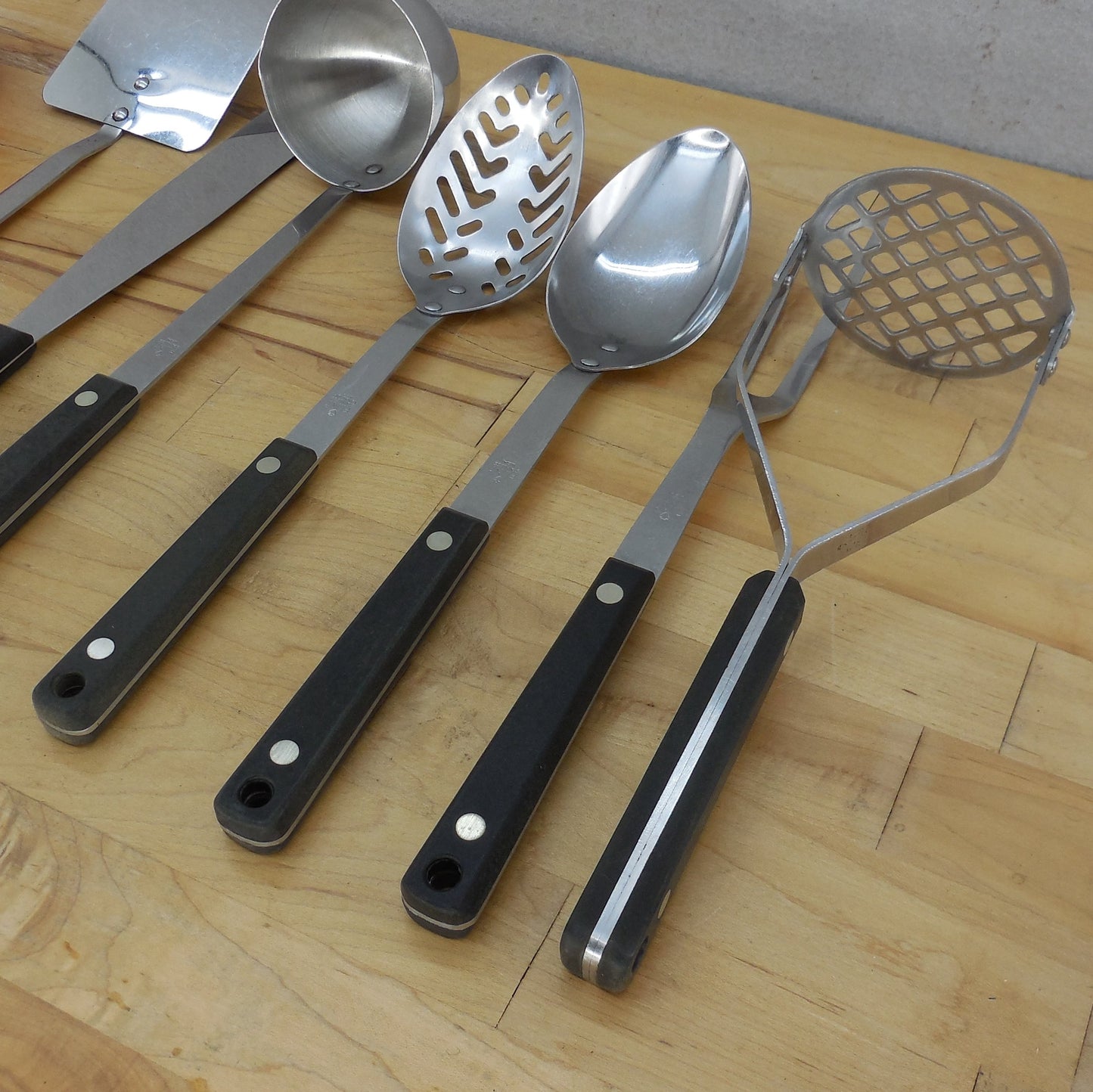 Flint Ekco Stainless Kitchen Utensil 7 Piece Set 1900 Series Black Spoons Ladle