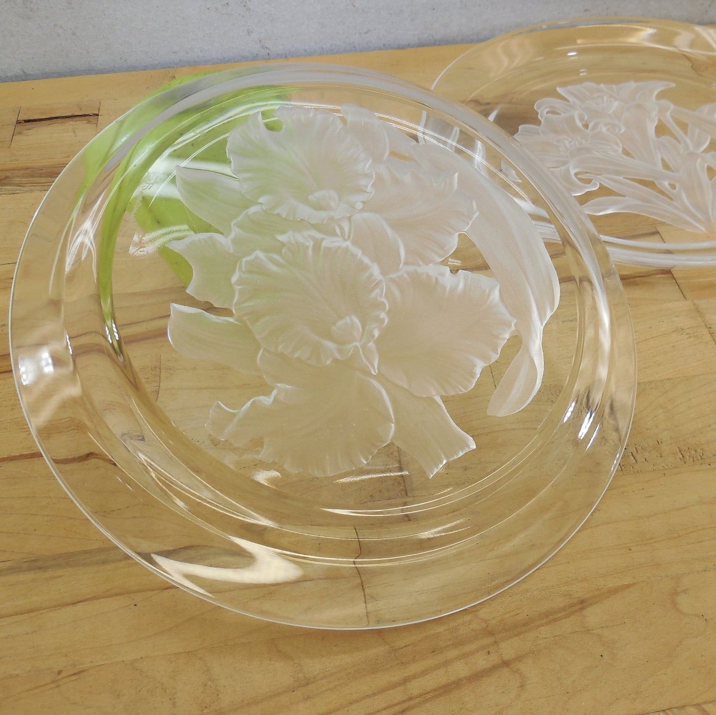 Hoya Crystal Plate Month Flower Orchid & Lilies T Yamamota Signed Used