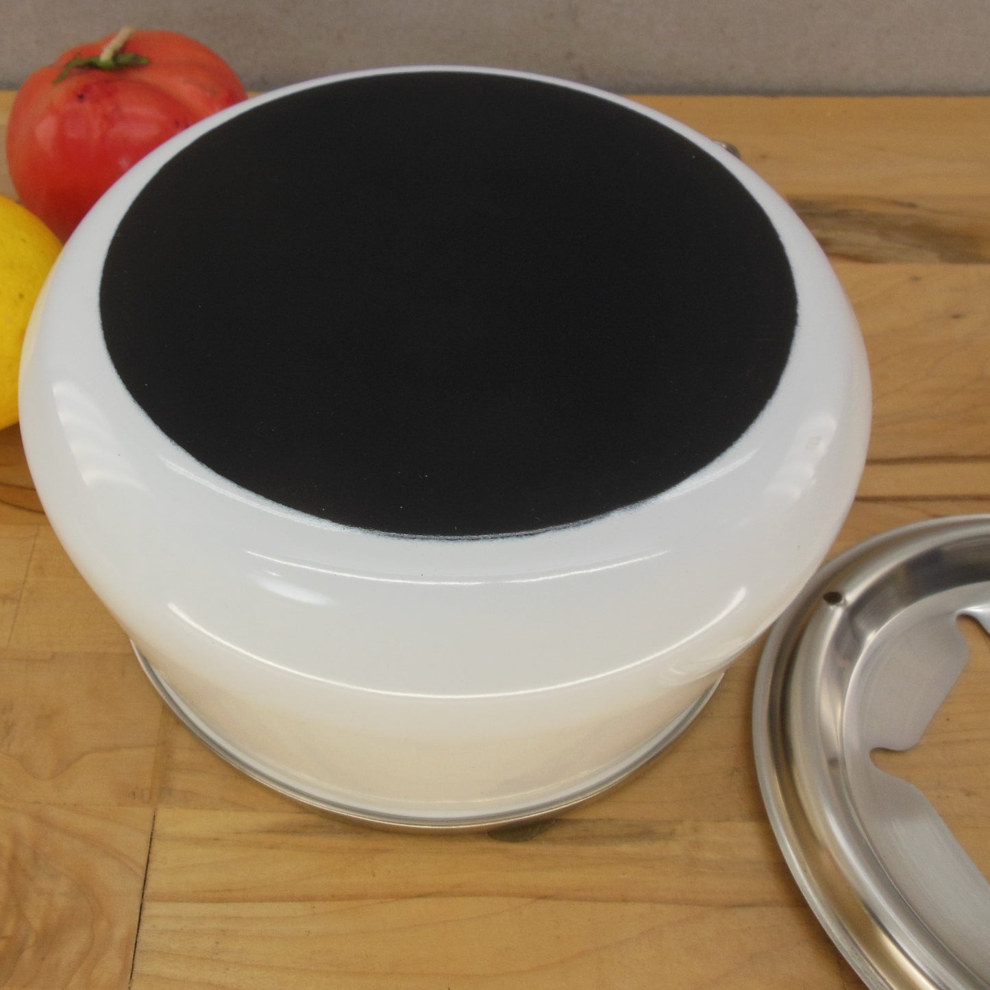 Chantal White Enamelware 1.5 Quart Fondue Pot Saucepan Unused Stainless Fork Ring Inset