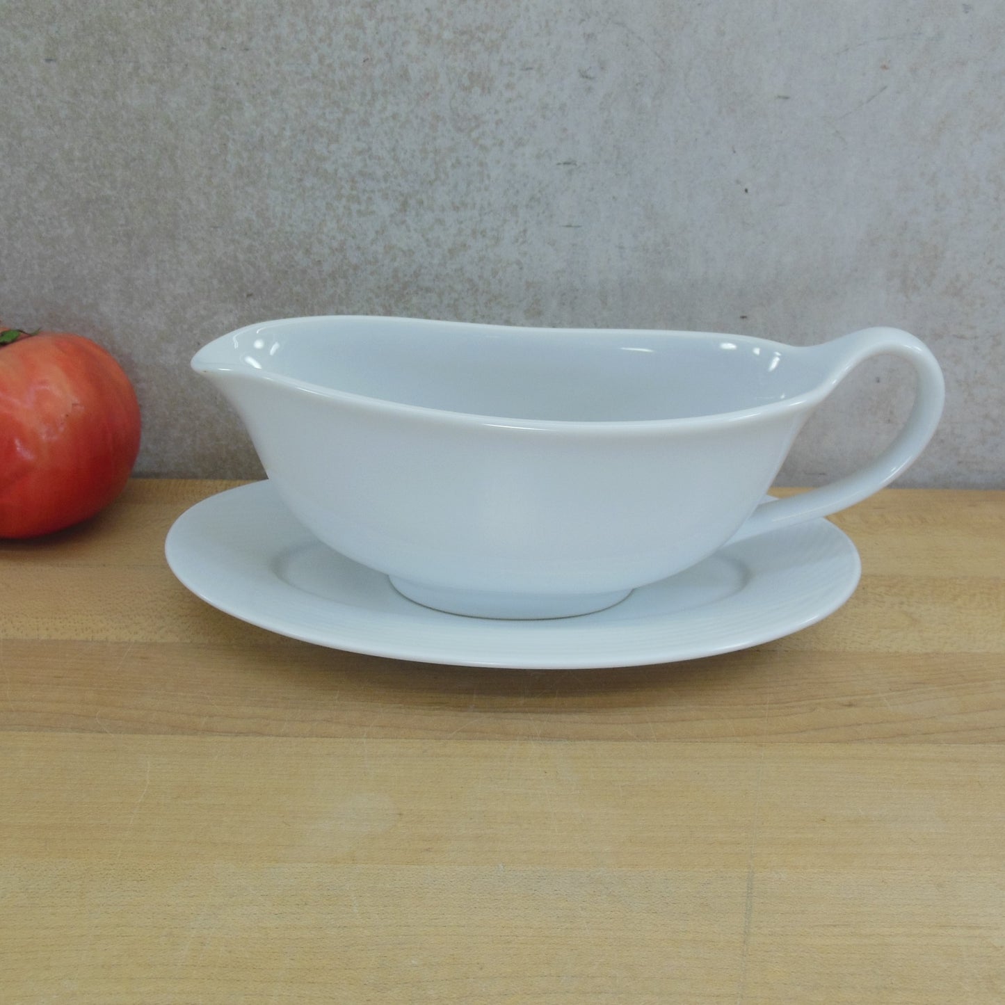 Dansk Tapestries Winter White Larsen - Gravy Boat & Underplate