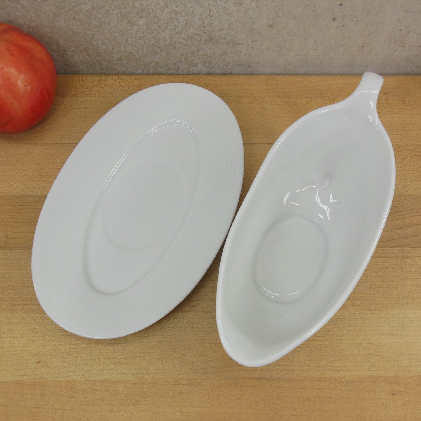 Dansk Tapestries Winter White Larsen - Gravy Boat & Underplate 2 Piece