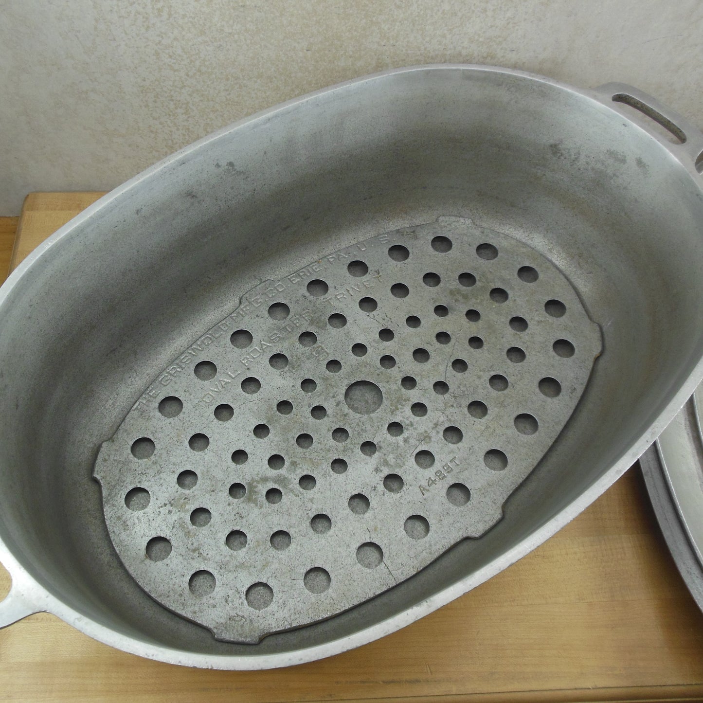 Griswold No. 9 Aluminum Large Oval Roaster Pot Lid Trivet A 489 A 489 T