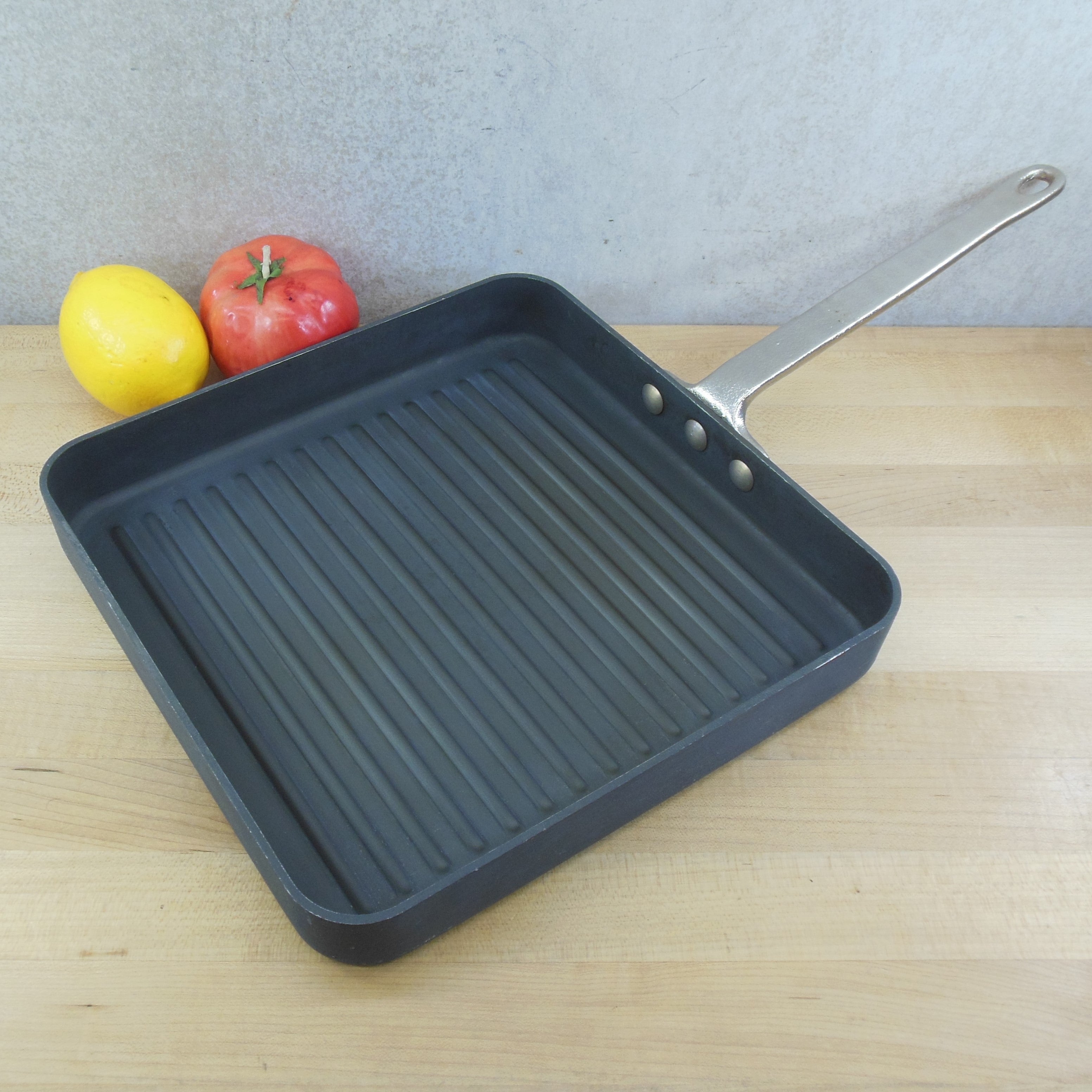 Commercial Aluminum Cookware Co. Calphalon Anodized 11 Grill Pan – Olde  Kitchen & Home