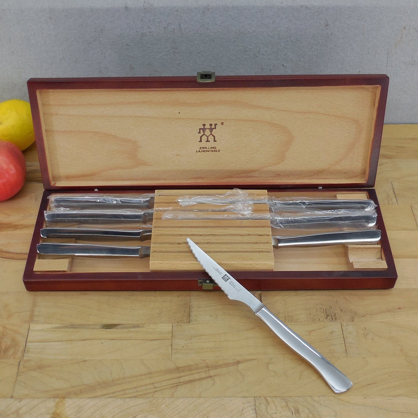 Zwilling J.A.Henckels 39035-000 Serrated Steak Knives Boxed 8 Set