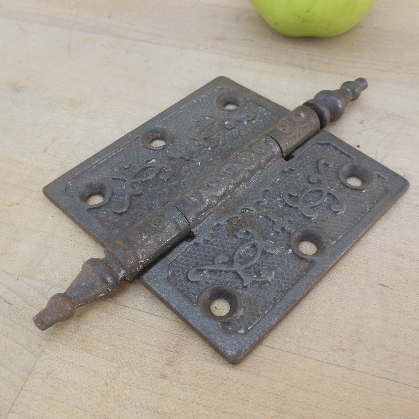 Antique Cast Iron Single Ornate Victorian Door Hinge 3-1/2 X 3-1/2 Steeple Cap Used