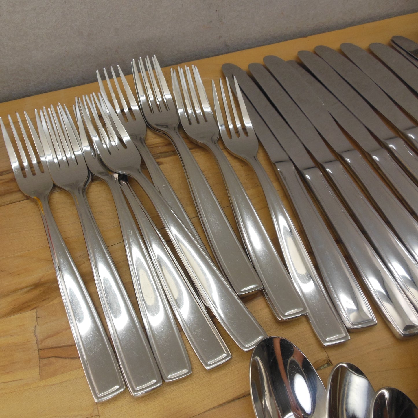 Hampton Silversmiths Harper Stainless Flatware Set 58 Pieces dinner knives