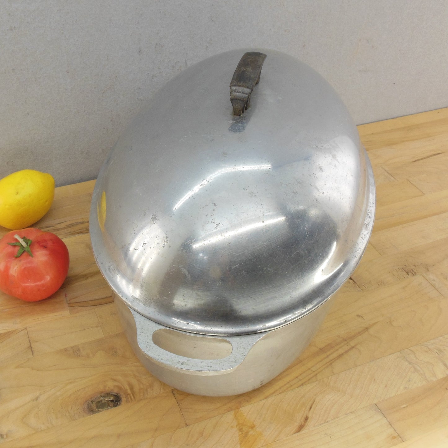 Household Institute Aluminum 10 Quart Oval Roaster Pot & Lid 18-1/2" Domed
