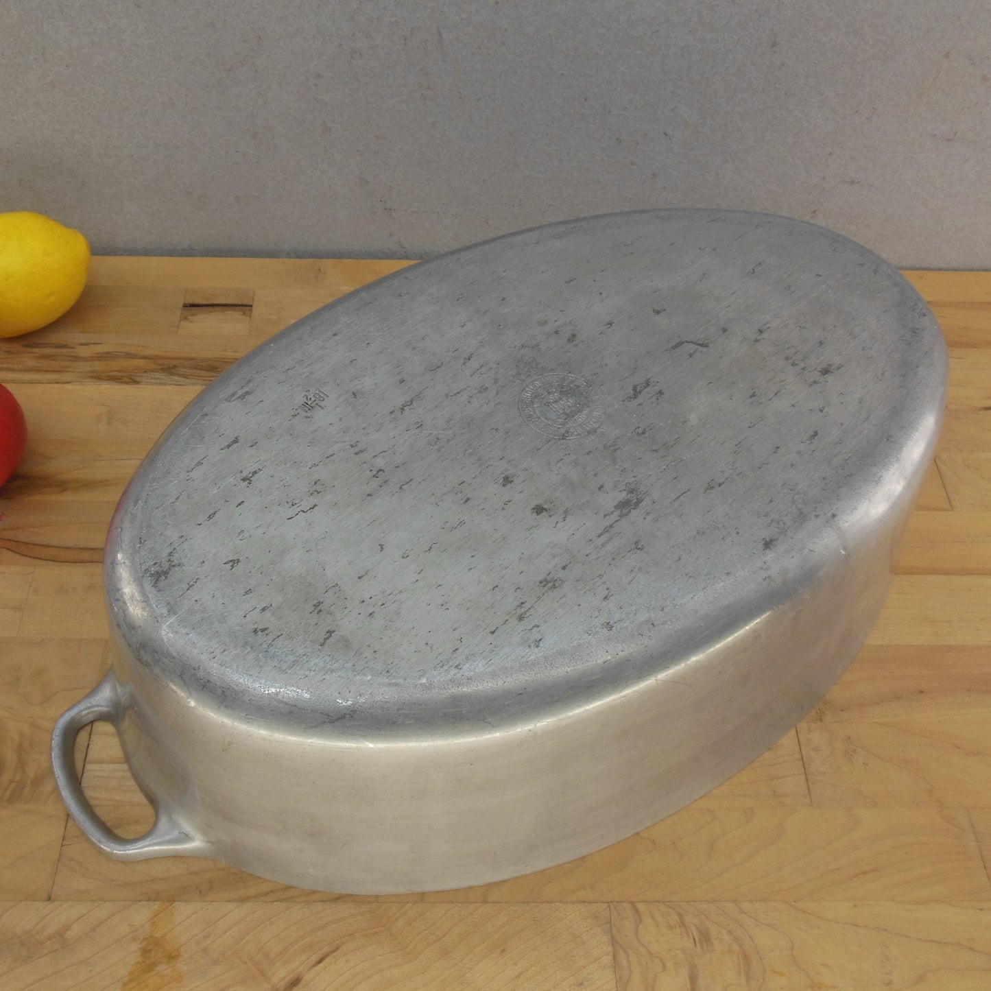 Household Institute Aluminum 10 Quart Oval Roaster Pot & Lid 18-1/2" Bottom