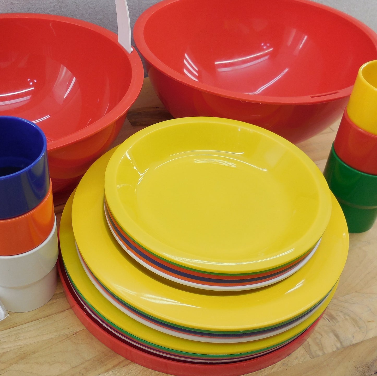 Ingrid Chicago 1970's Plastic Party Ball Picnic Camping Dish Set Vintage