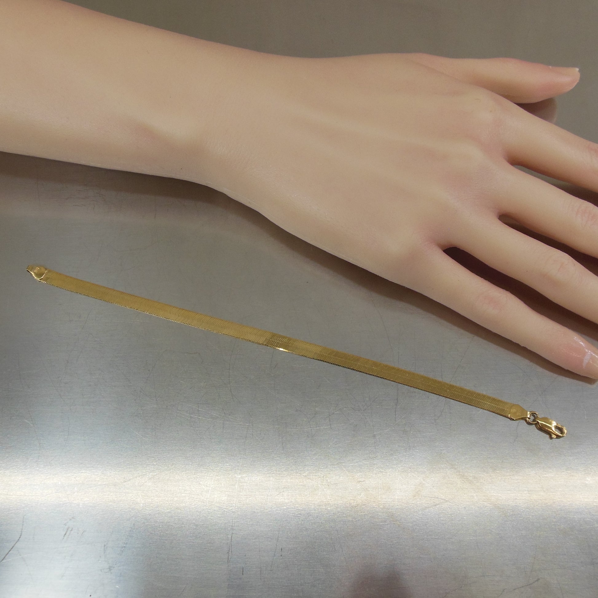 Italian 14K Yellow Gold Flat Herringbone Bracelet 6.75" - Discounted Damage