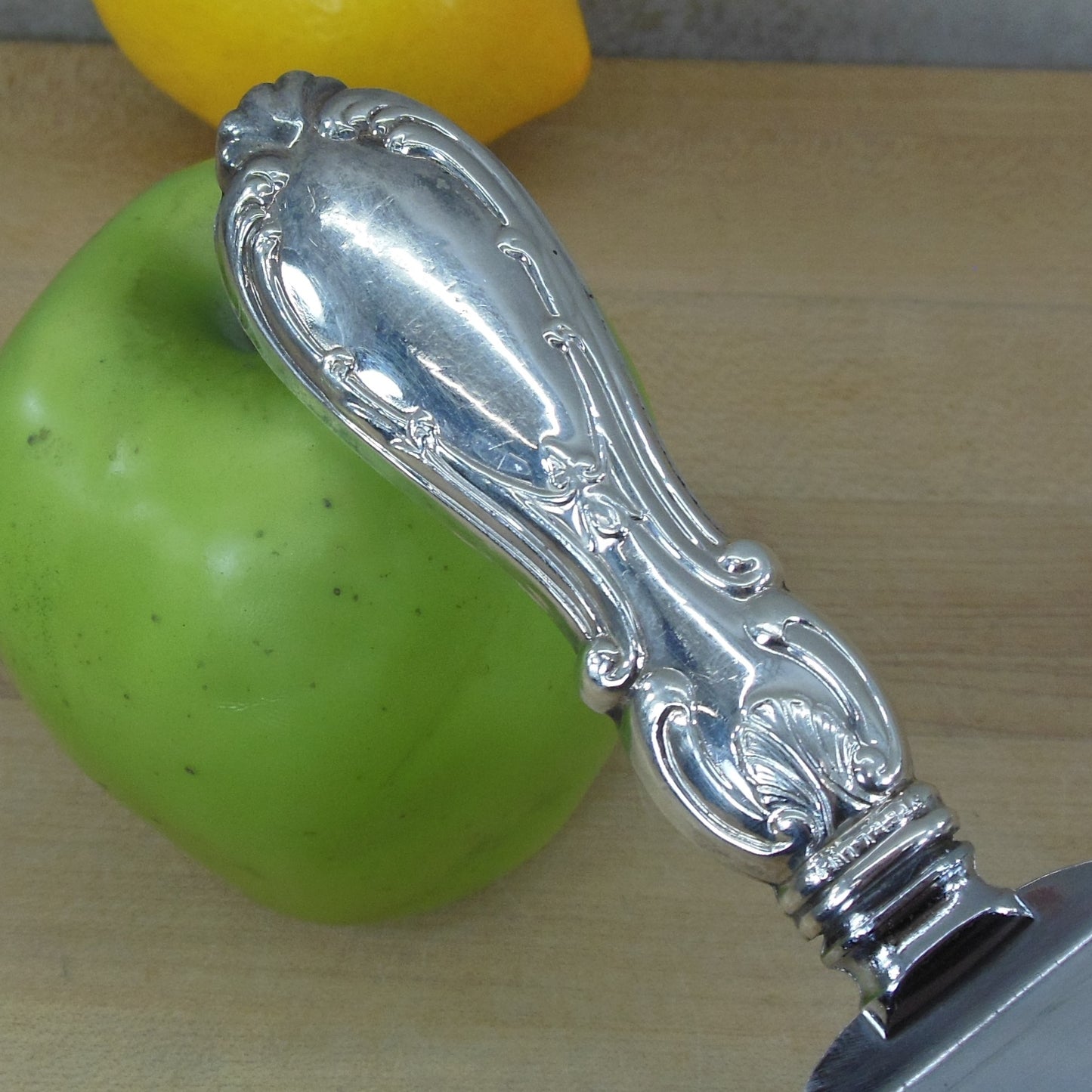 Unbranded Italy Sterling Silver Ornate Handle Cake Pie Server Scroll Shell