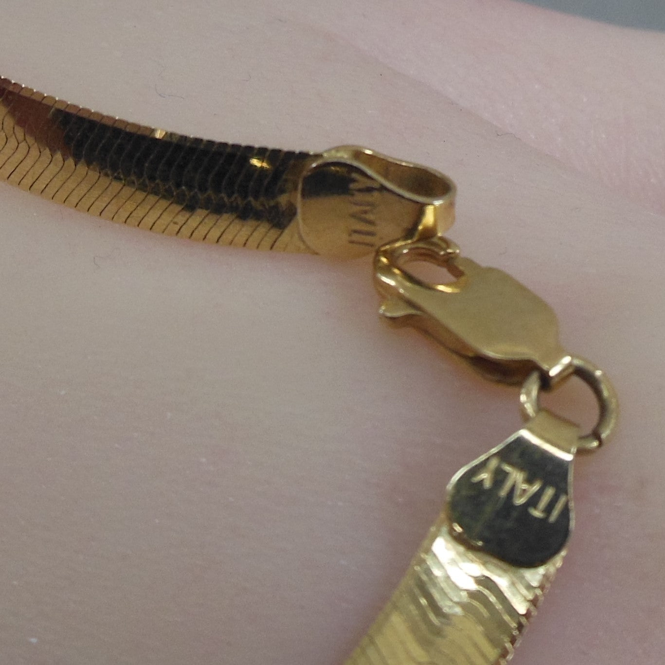 Italian 14K Yellow Gold Flat Herringbone Bracelet 6.75" - Discounted Pre-owned