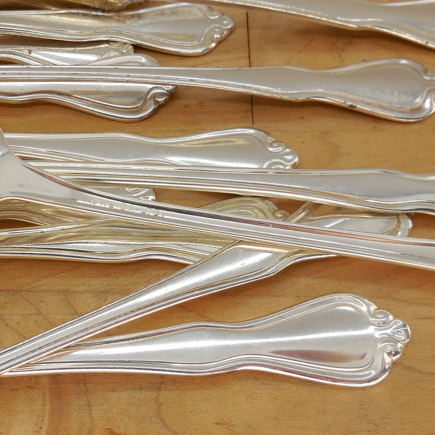 Oneida Ltd. Croydon Silverplate Iced Tea Spoons 132 Lot Wedding Party Used