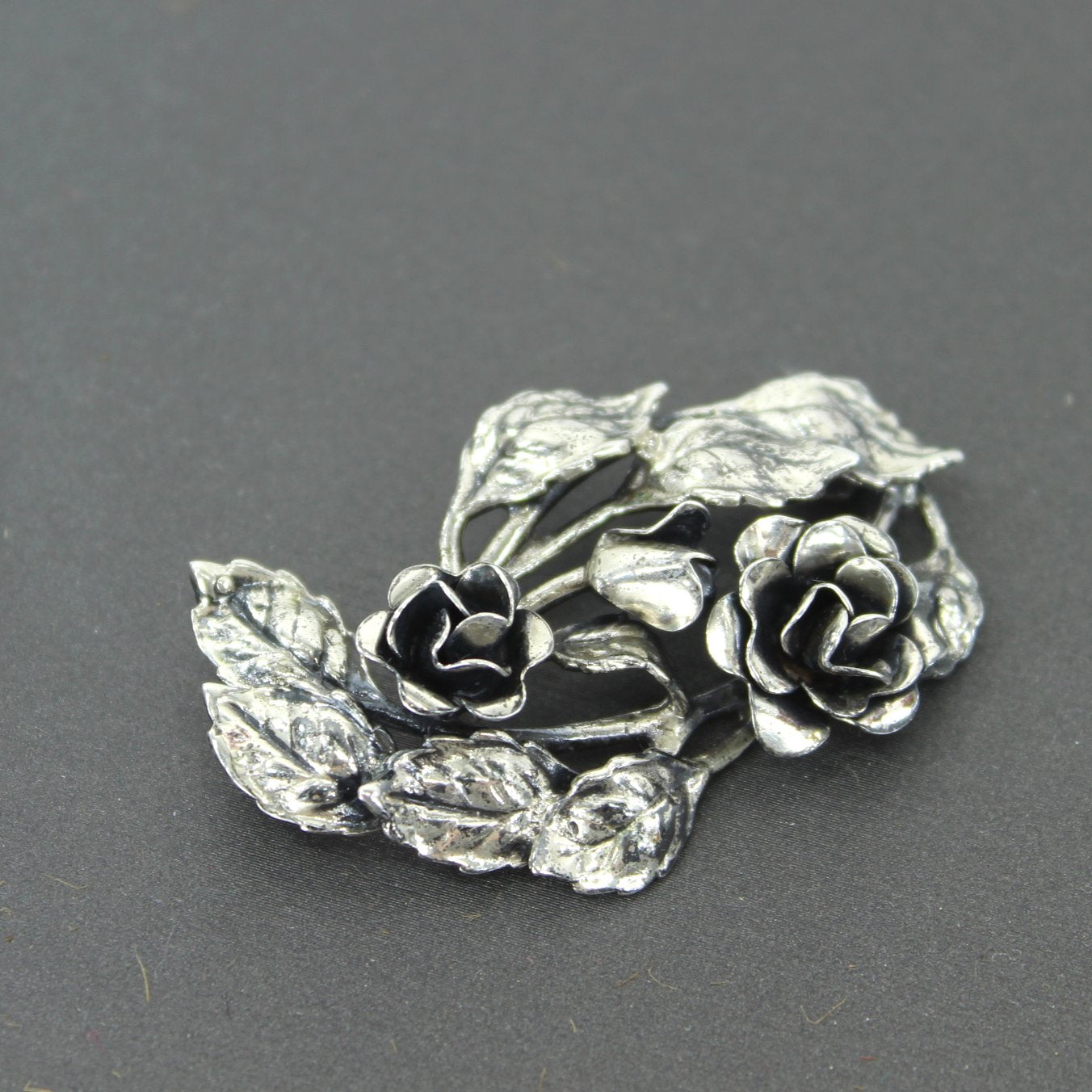 Danecraft Vintage Pendant Necklace 925 Sterling Dimensional Roses Leaves closeup of pin