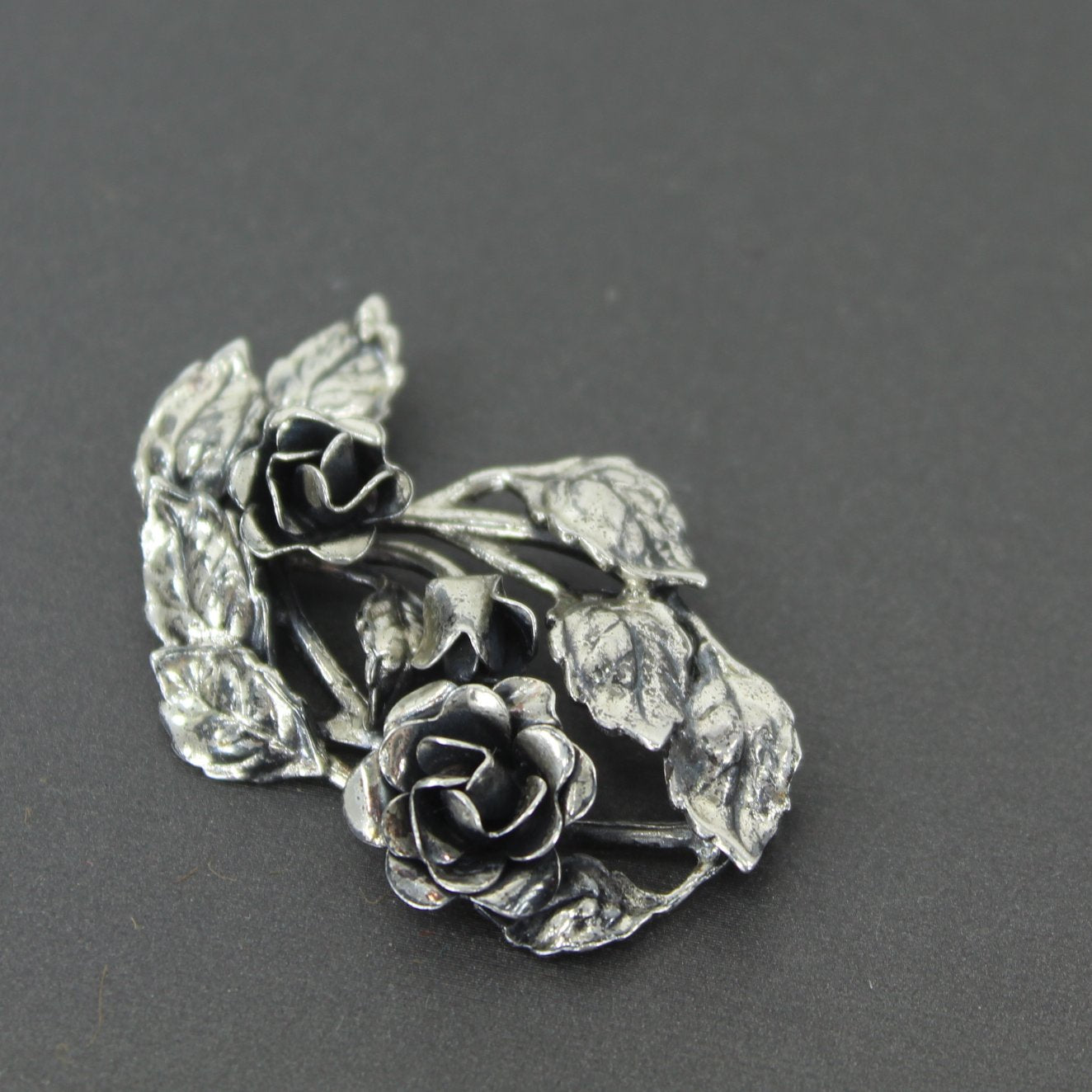 Danecraft Vintage Pendant Necklace 925 Sterling Dimensional Roses Leaves other view closeup
