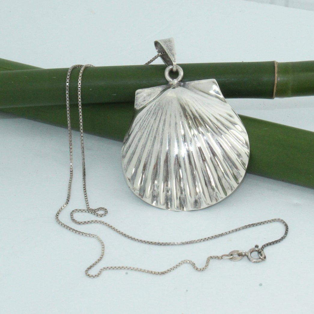 Vintage Pendant Necklace Dimensional Scallop Shell 925 Sterling Silver frontal view