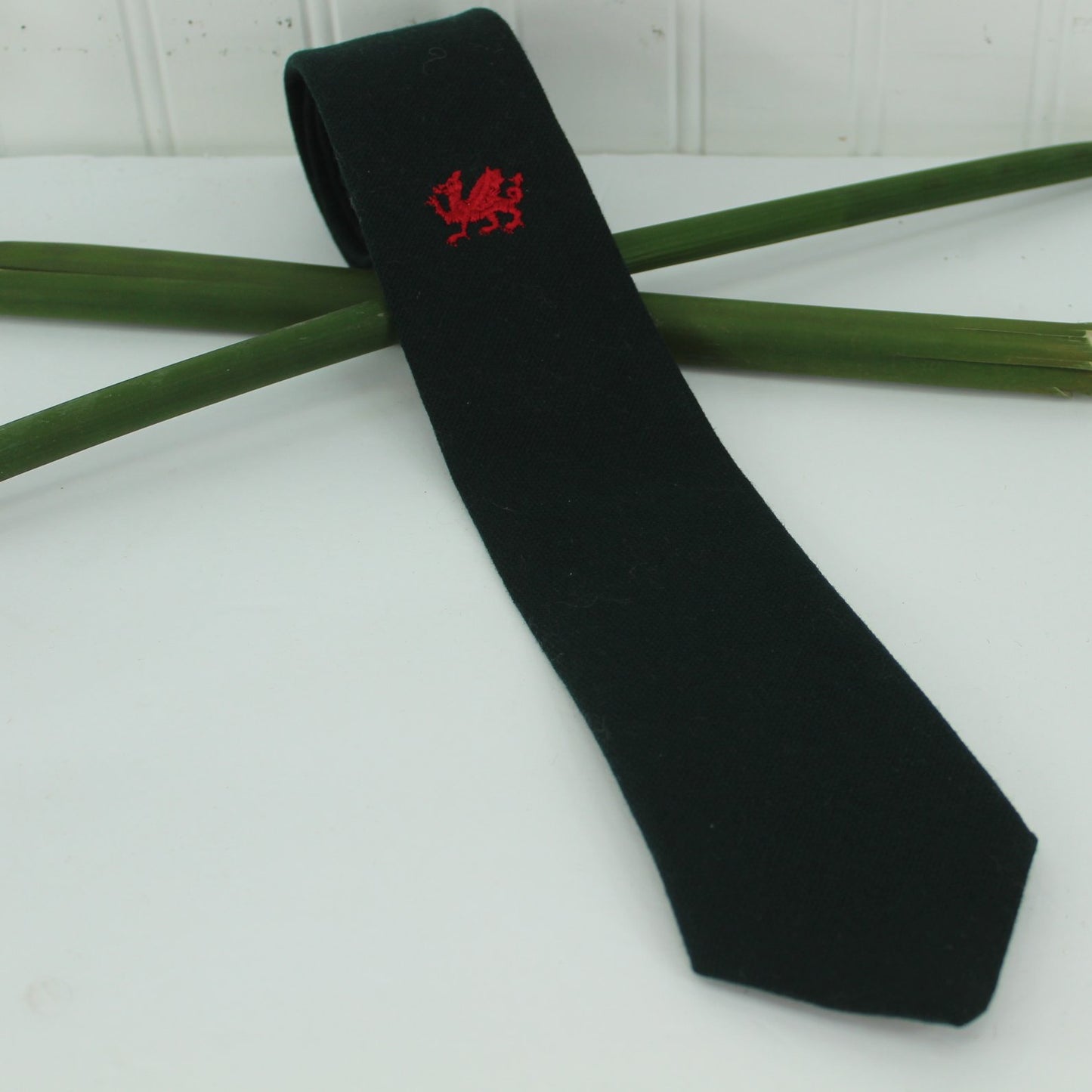 Cambrian UK Skinny Wool Necktie Dark Green Lion Red 55" X 3"