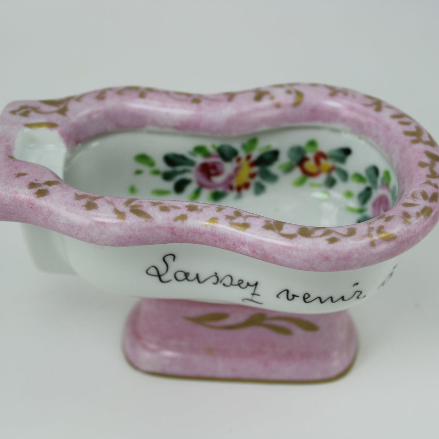 Vintage 1940s Porcelain Baptism Bowl Inscribed "laissez venir à moi les petits enfants" closeup